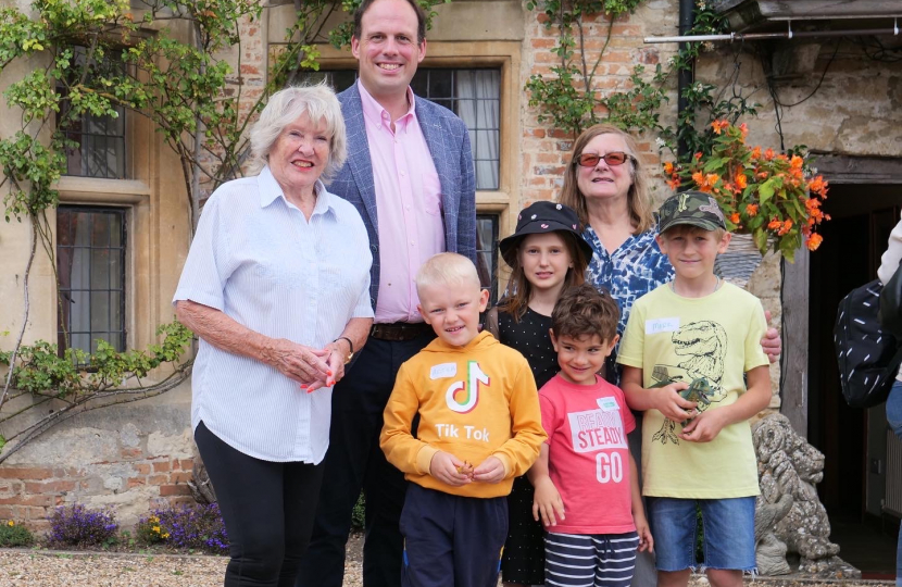 Greg meets Ukranian families living in the constituency