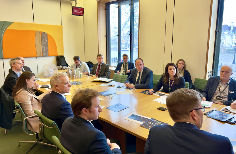 Greg chairs Chiltern Railways roundtable with fellow MPs to discuss plan to combat overcrowding