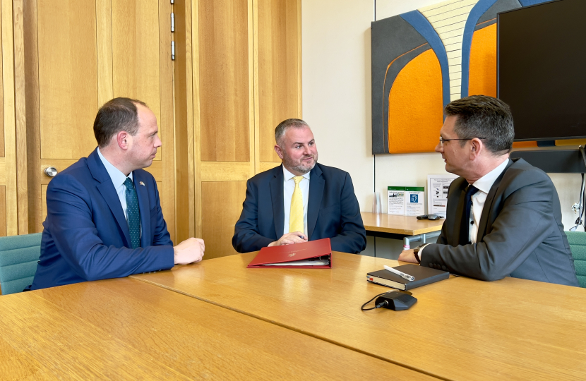 Greg meets with Hospitals Minister to discuss Wycombe Hospital.