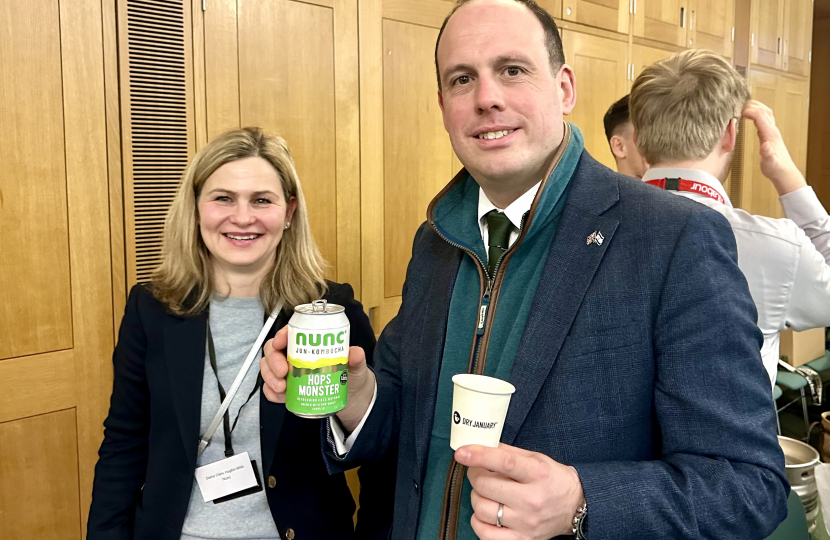 Greg welcomes local business Nunc Drinks to Parliament 