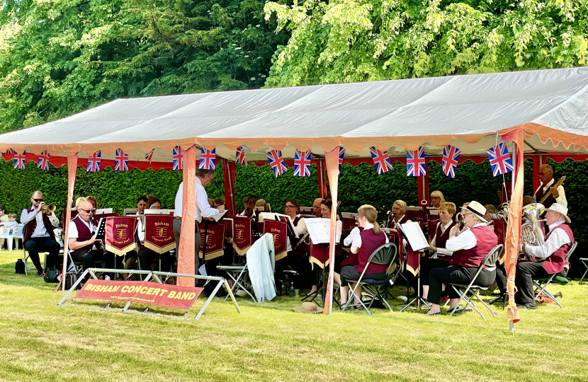 Greg formally opens Nether Winchendon Fete 2023