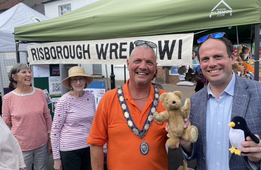 Greg and Mayor Andy Ball are winners with Risborough WI!