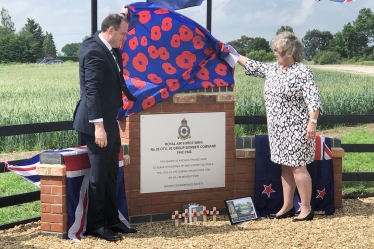 Greg Smith MP unveils the memorial with Lynn Taylor-Overend.