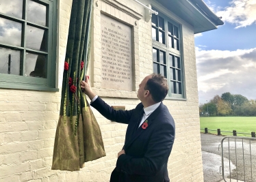 Greg unveils refurbished WW1 Memorial in Bierton