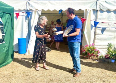 Greg presents trophies at Monks Risborough Horticultural Society Annual Show