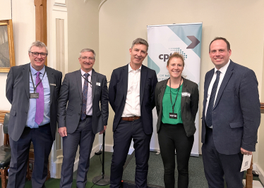 Greg meets local coach firm in Parliament to discuss road to zero emissions