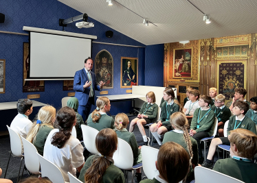 Greg welcomes Wingrave CofE School to Parliament