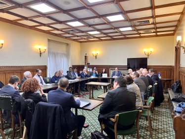 Greg hosts Parliamentary round table on low carbon fuels with the logistics sector